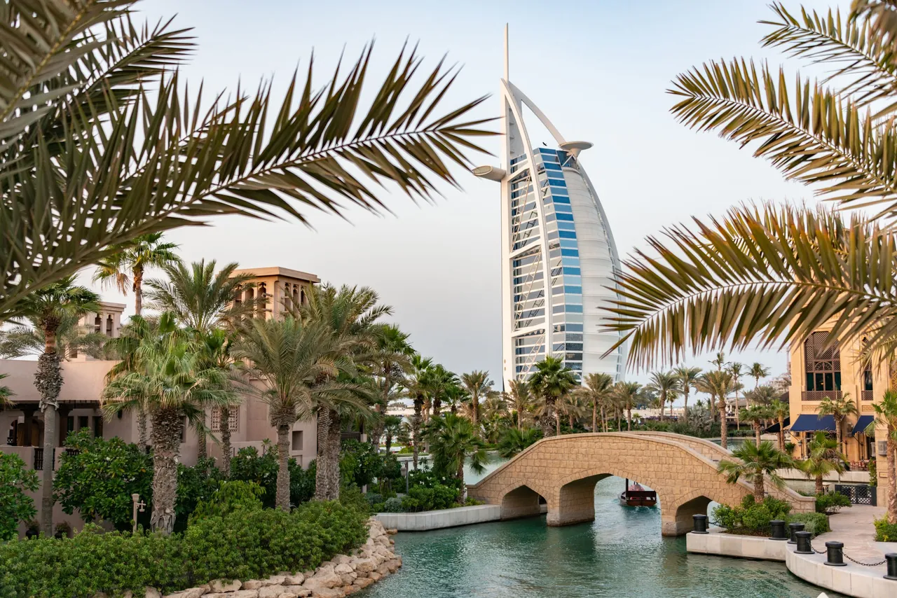 كيفية تمديد التأشيرة السياحية داخل الإمارات (2026)