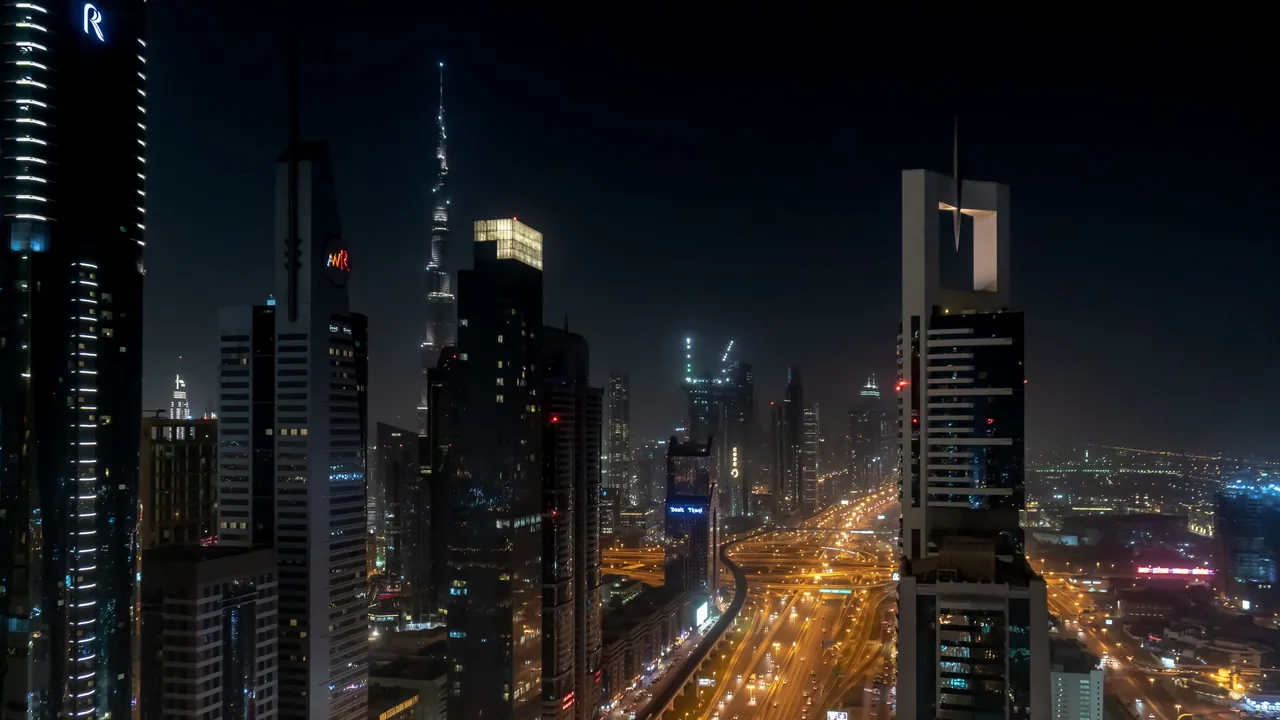 من المؤهل للحصول على التأشيرة الذهبية الإماراتية في 2025؟